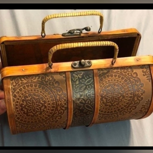 Vintage Decorative Hollow Wood Home Accent w metal slide closure - Picture 2 of 2